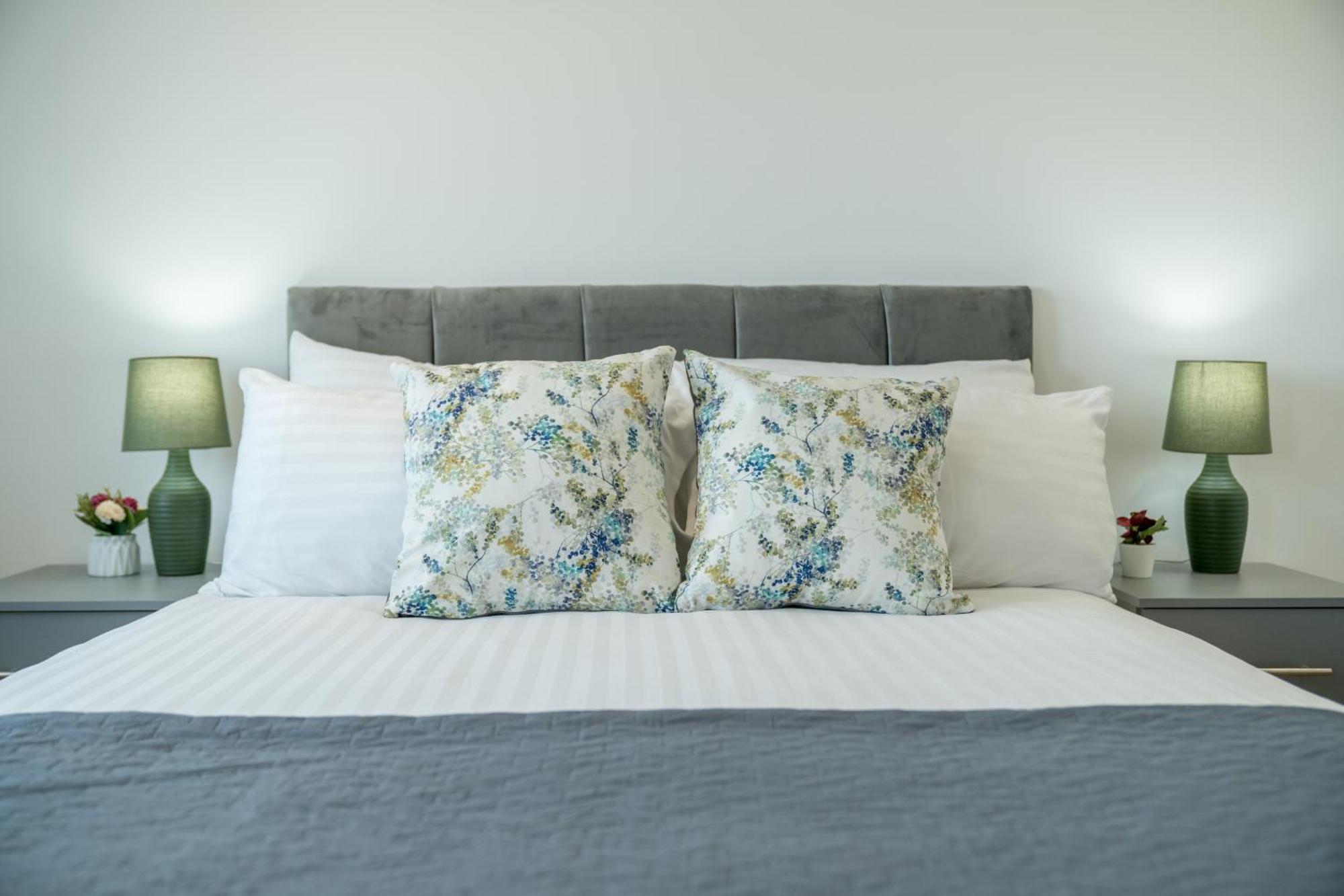 Skyvillion - London River Thames Top Floor Apartments By Woolwich Ferry, Mins To London Excel, O2 Arena , London City Airport With Parking Londres Exterior foto