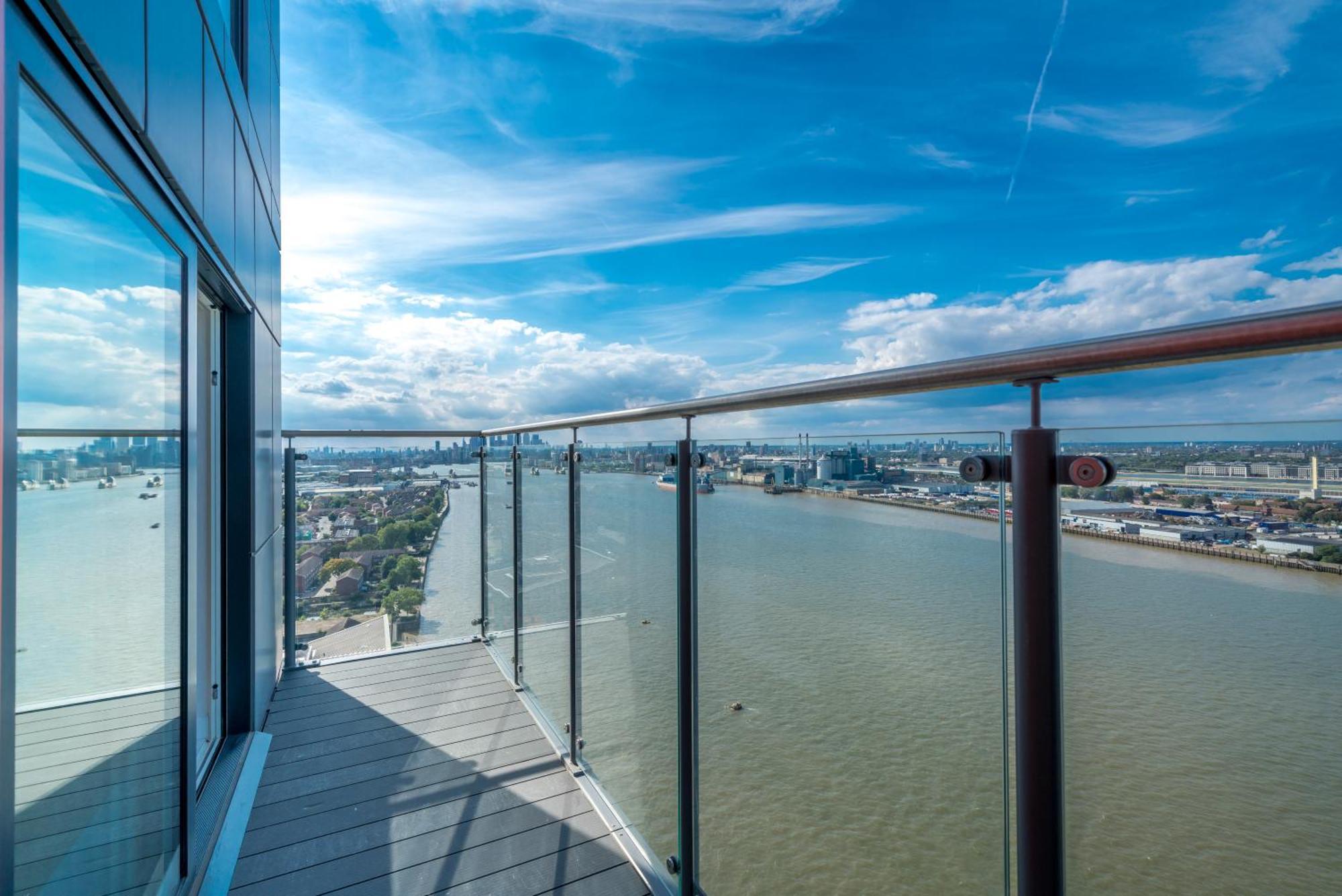 Skyvillion - London River Thames Top Floor Apartments By Woolwich Ferry, Mins To London Excel, O2 Arena , London City Airport With Parking Londres Exterior foto