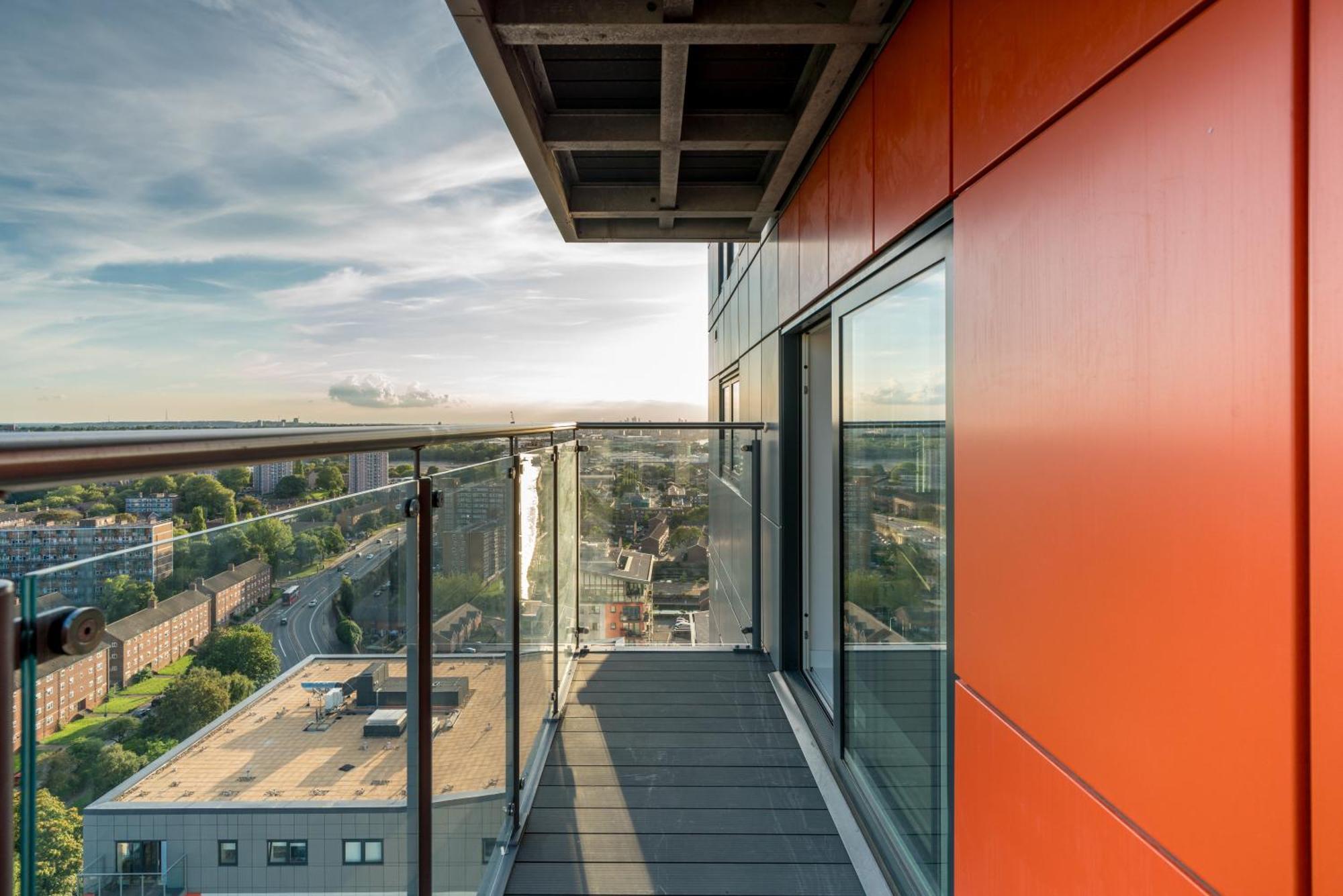 Skyvillion - London River Thames Top Floor Apartments By Woolwich Ferry, Mins To London Excel, O2 Arena , London City Airport With Parking Londres Exterior foto